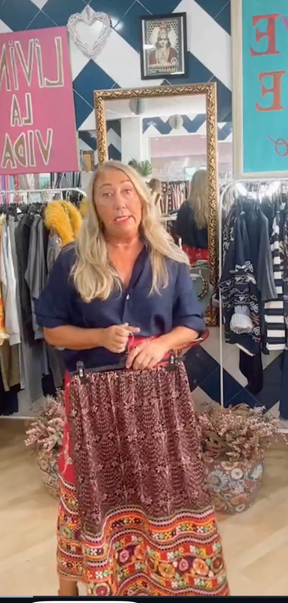 Falda SARI