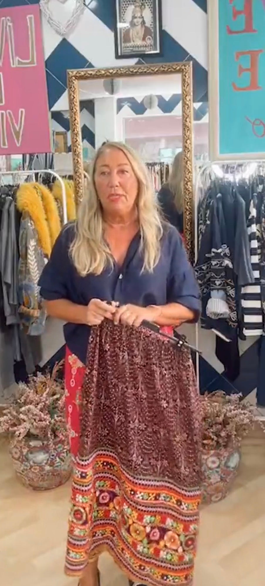 Falda SARI